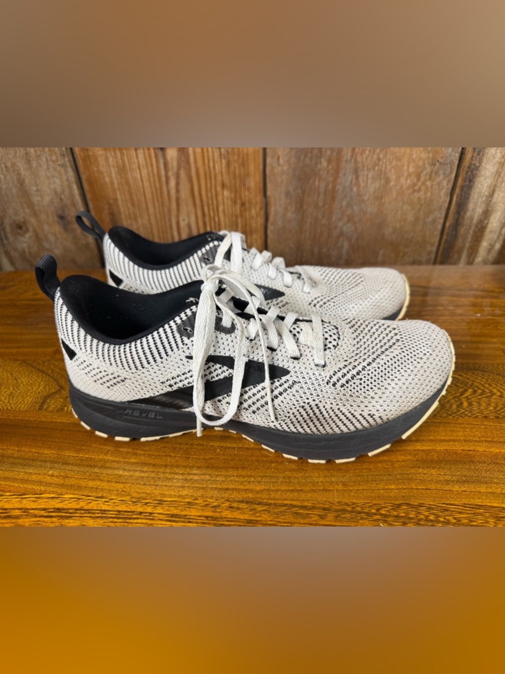 Brooks Revel 5 Women’s running shoes size 9 black white
